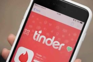 Premier message Tinder : comment attirer son attention.